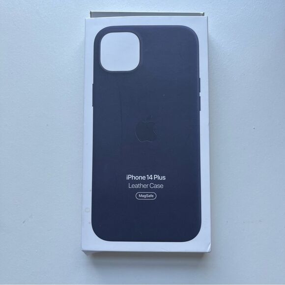 Apple Leather Case with MagSafe for iPhone 14 Plus - Navy NWT - Picture 1 of 5